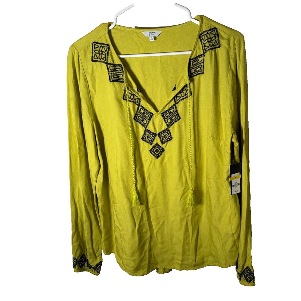 Crown & Ivy Blouse Women's Medium V-Neck Embroidered Long Sleeve Green Top